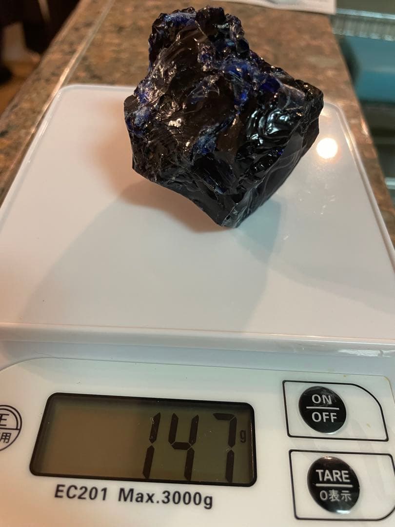 黒と青の鉱物標本 147g