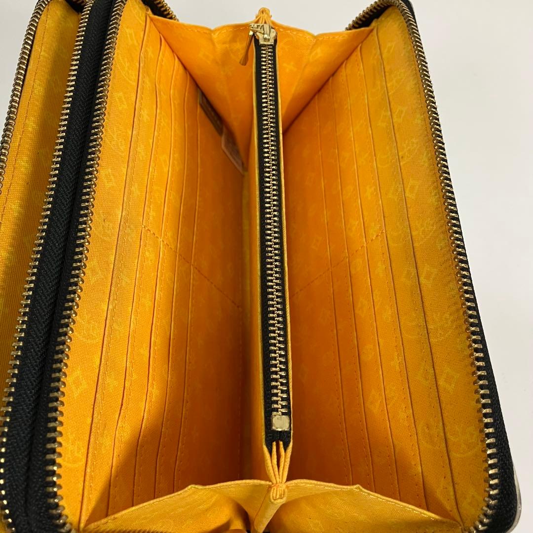 カステルパジャック　長財布 ネゼル ダブルジップ クラッチバッグ　ロゴ　ホワイト