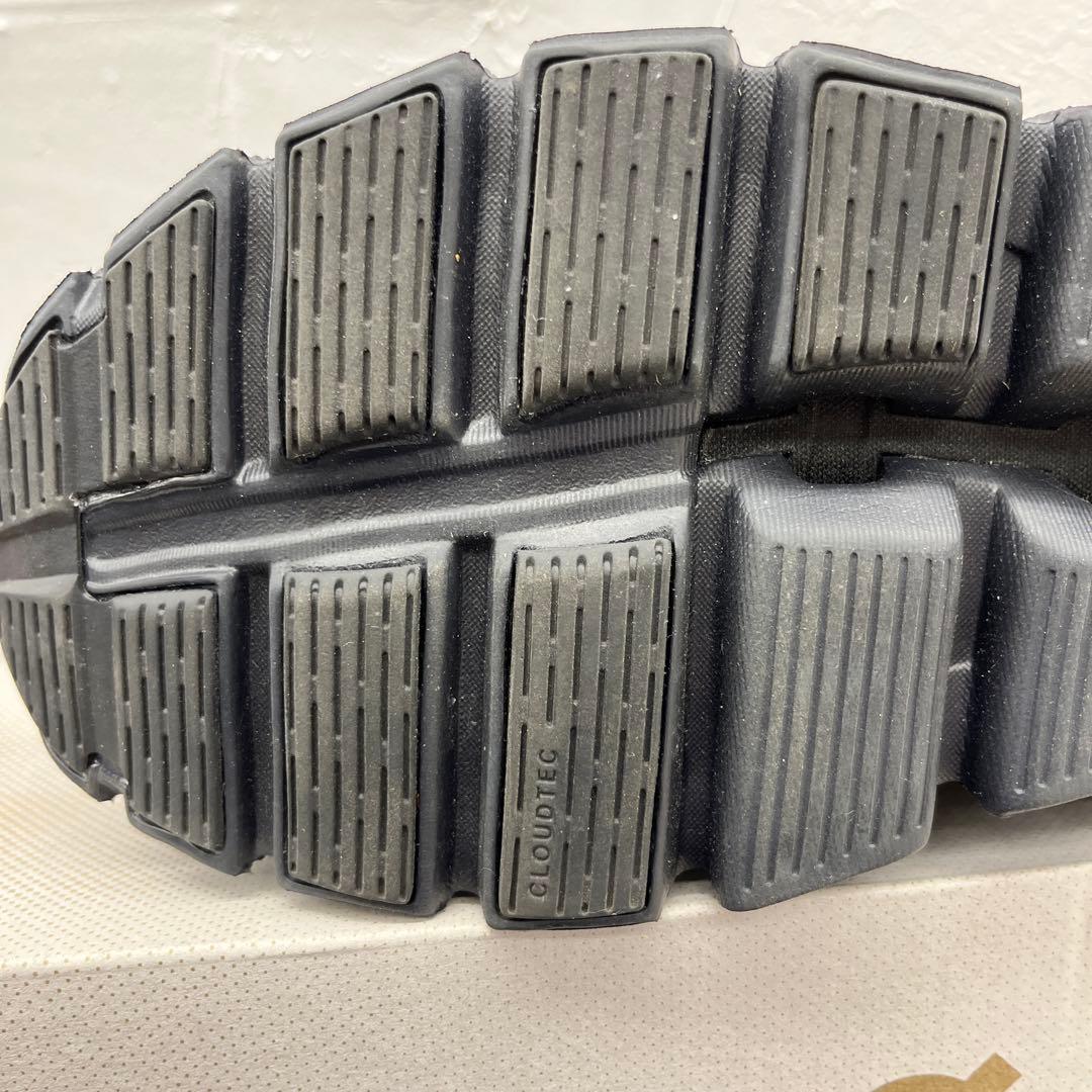 オン　ランニングシューズ　on Cloudsurfer5ブラック28.5CM