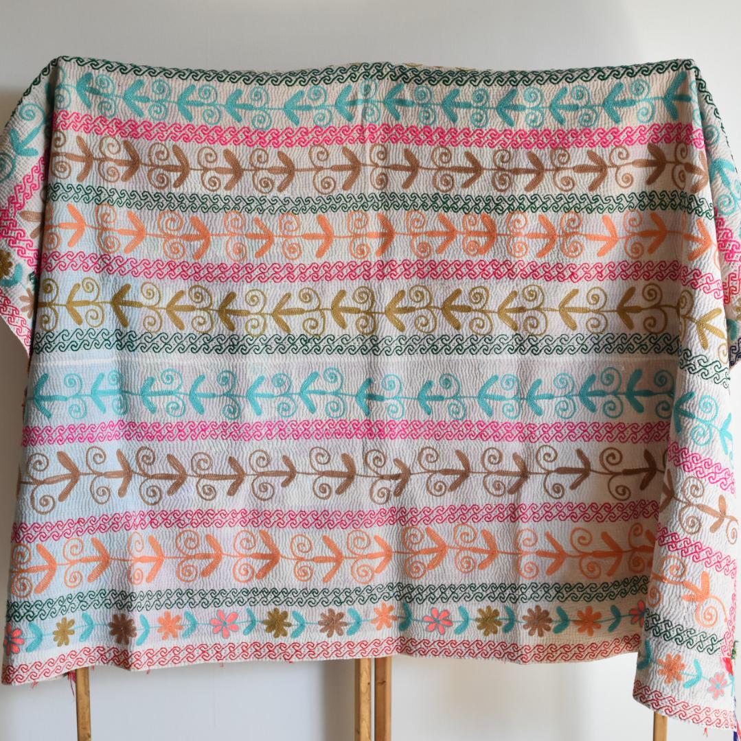 【SALE】明るい刺繍と陽だまりカラーのヴィンテージカンタキルト