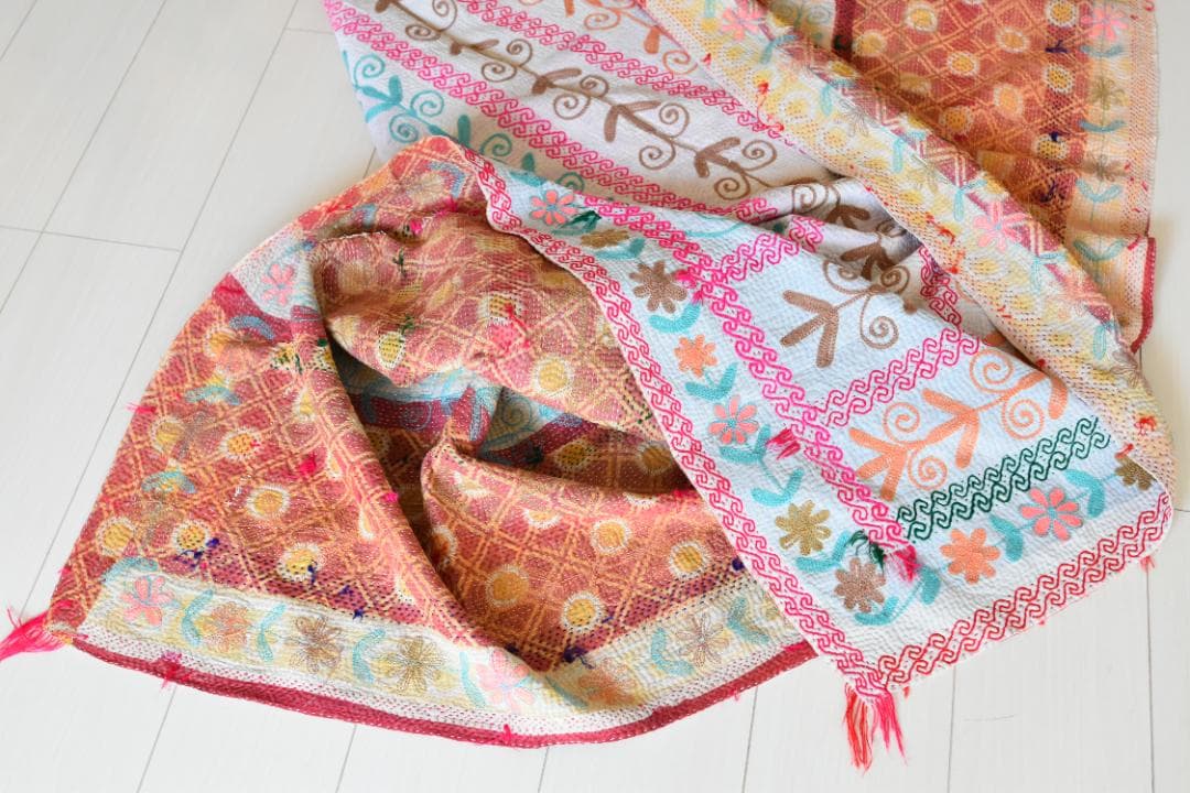 【SALE】明るい刺繍と陽だまりカラーのヴィンテージカンタキルト