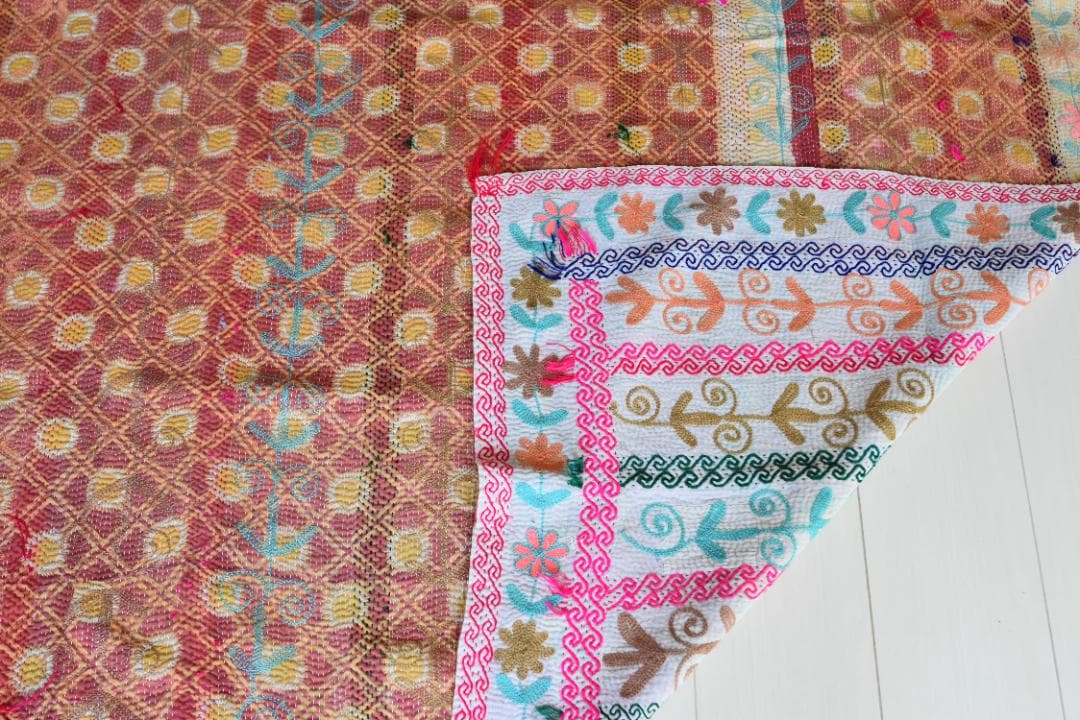 【SALE】明るい刺繍と陽だまりカラーのヴィンテージカンタキルト