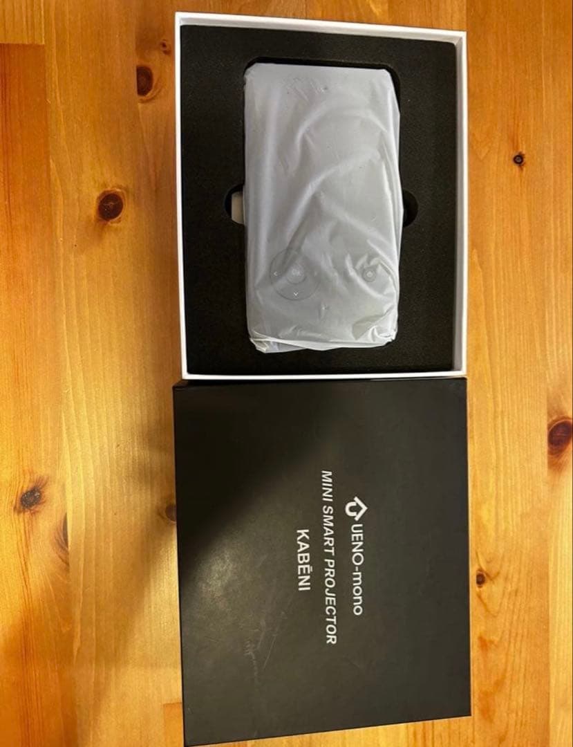 カベーニ　黒 プロジェクター本体　安定した三脚付き