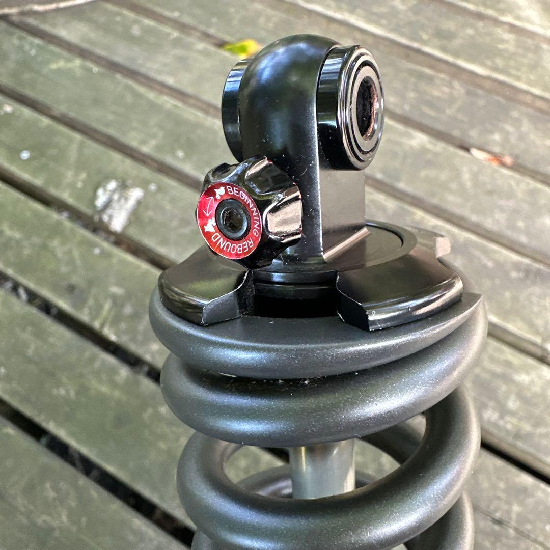 パーツ ROCKSHOX VIVID R2C USED