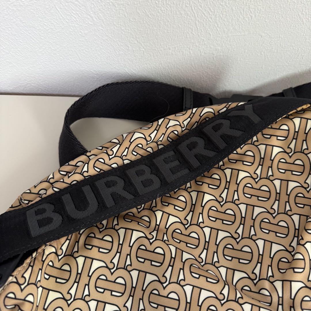 Burberry ボディーバッグ　ショルダーバッグ　ウエストバッグ