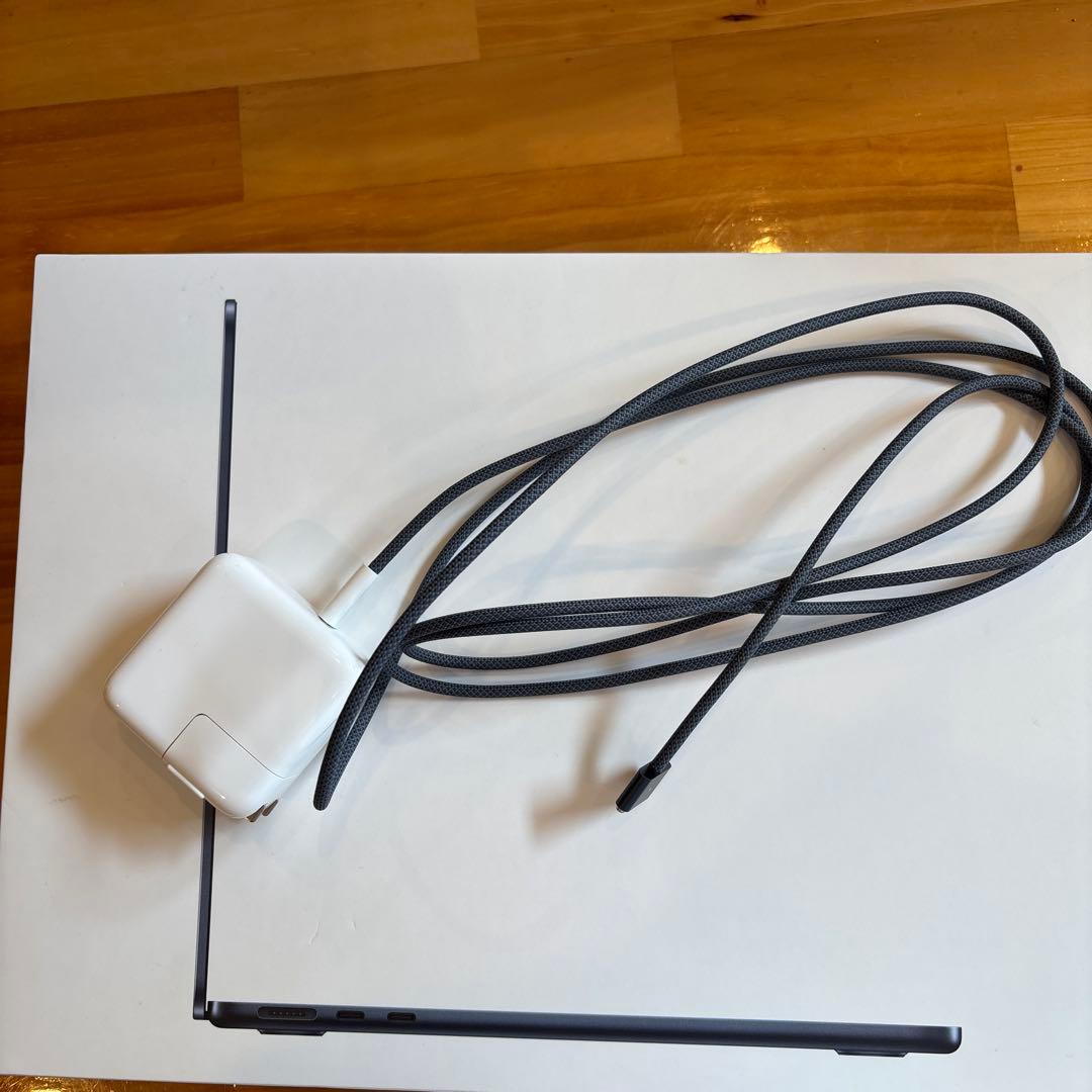 Apple MacBookAir(M2, 2022)8G 256GB 13インチ