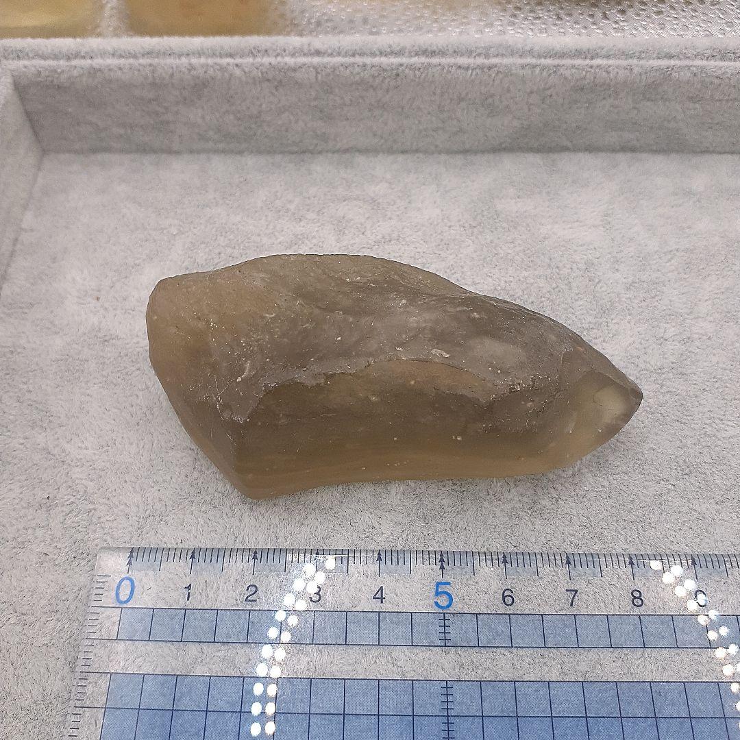 リビアングラス　原石　グリーンイエローカラー