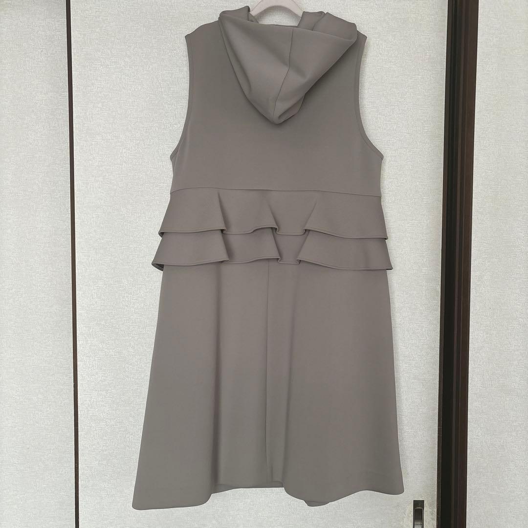 トゥービーシック44サイズ　フリルジレ　コート