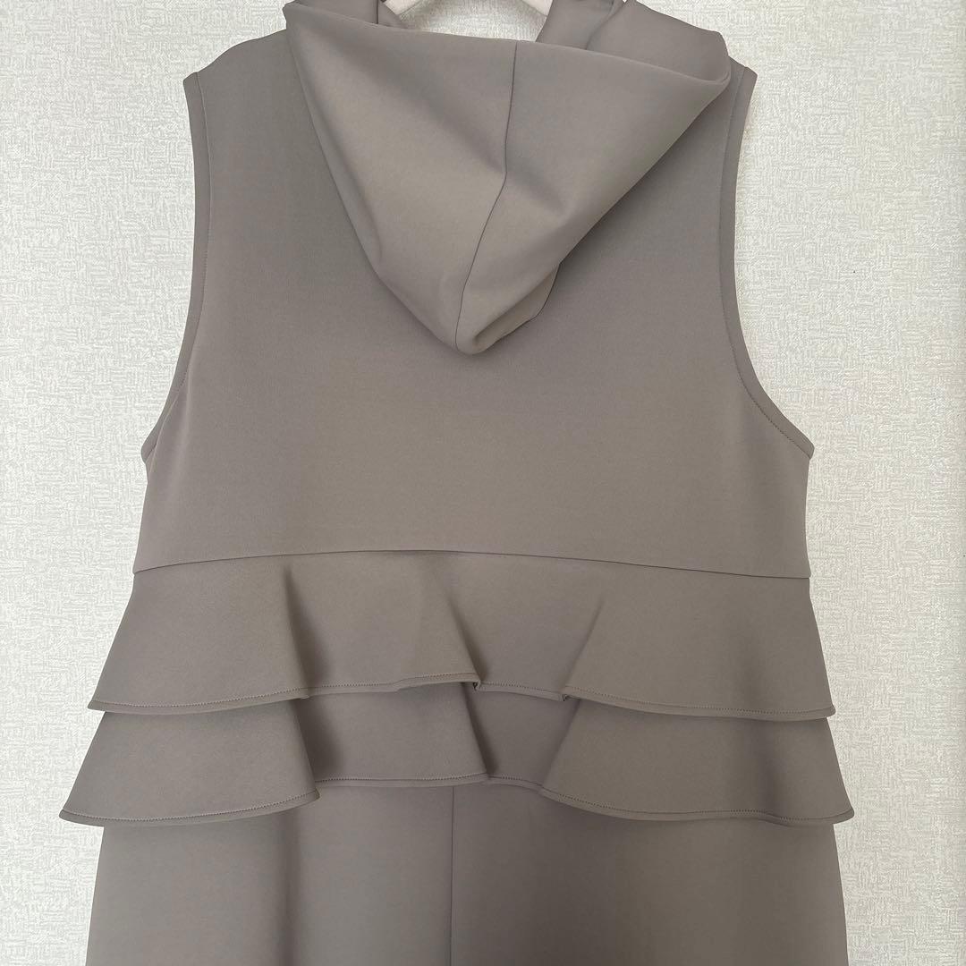 トゥービーシック44サイズ　フリルジレ　コート