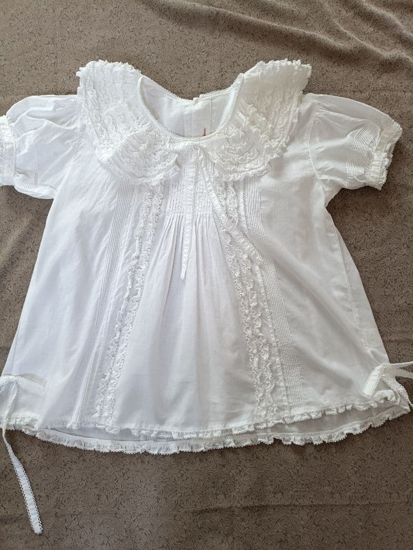 ワンダフルワールドの白ピコフリルブラウス　シミあり