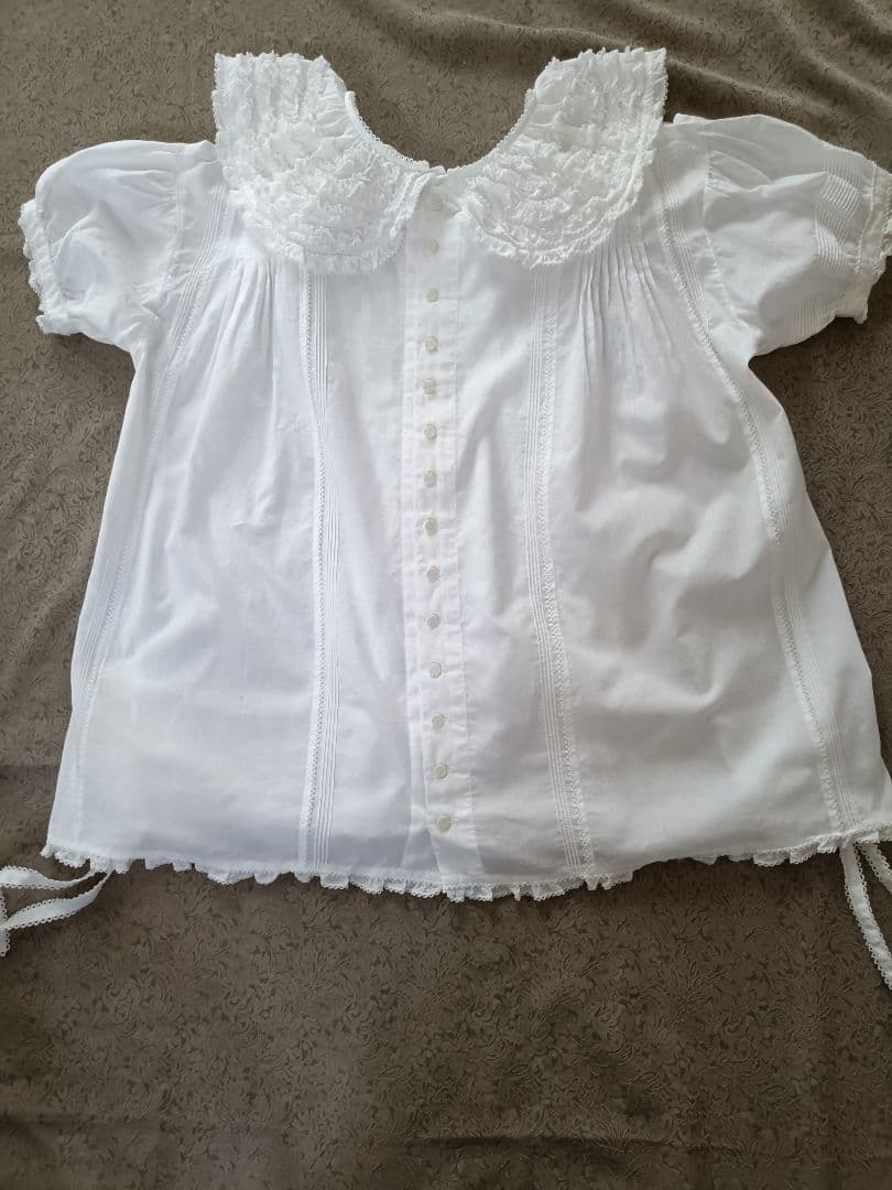 ワンダフルワールドの白ピコフリルブラウス　シミあり