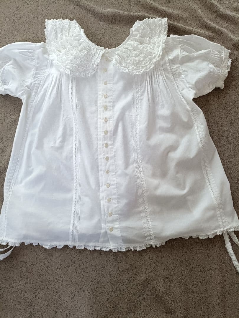 ワンダフルワールドの白ピコフリルブラウス　シミあり