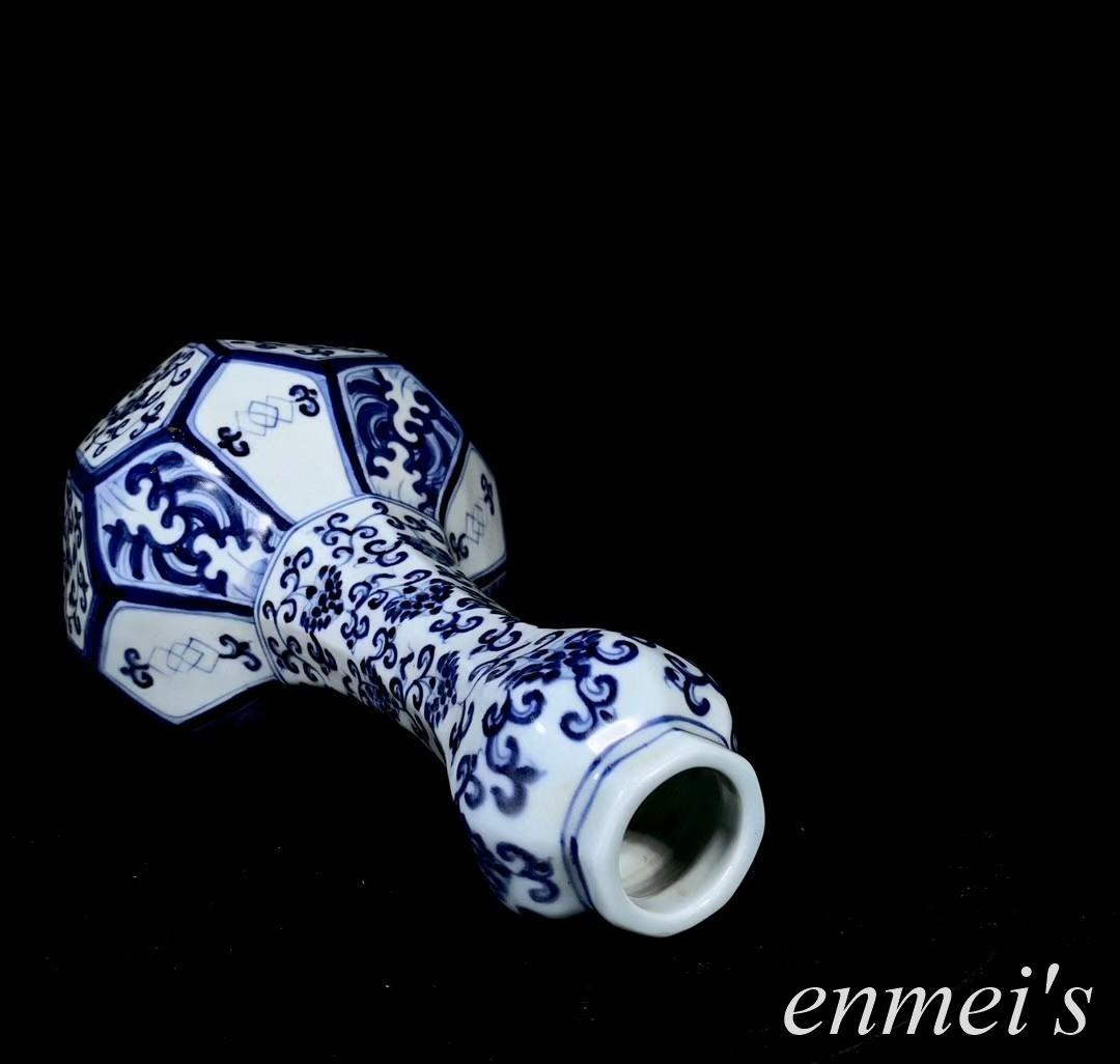 中国古美術・明宣德款青花缠枝花卉八方蒜头瓶・青花磁・純手描き・陶芸・花瓶・文房