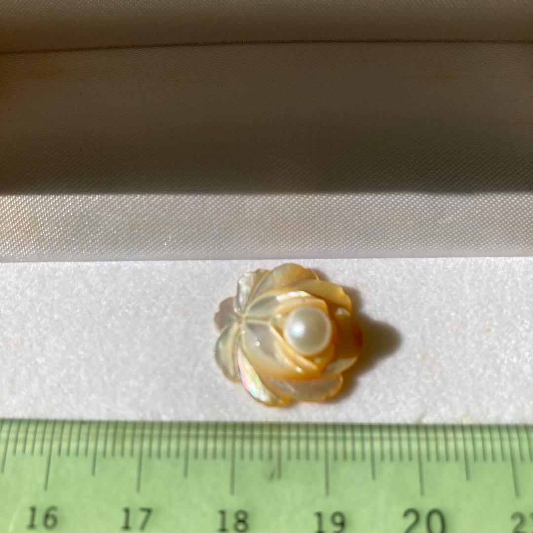 白蝶貝カービング パール付き