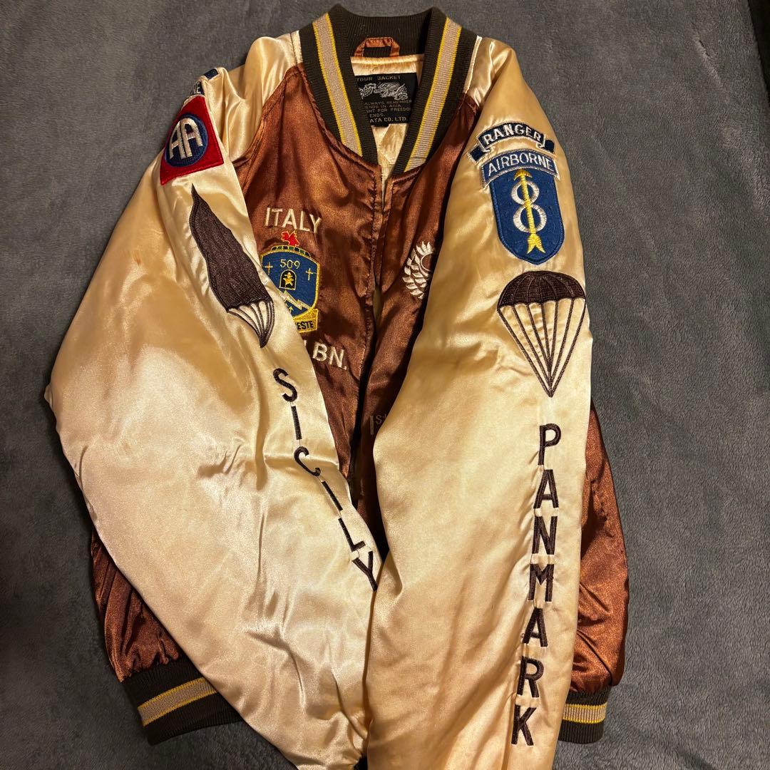 ビ*ン様 パラシュート部隊エンブレム刺繍サテンジャケット
