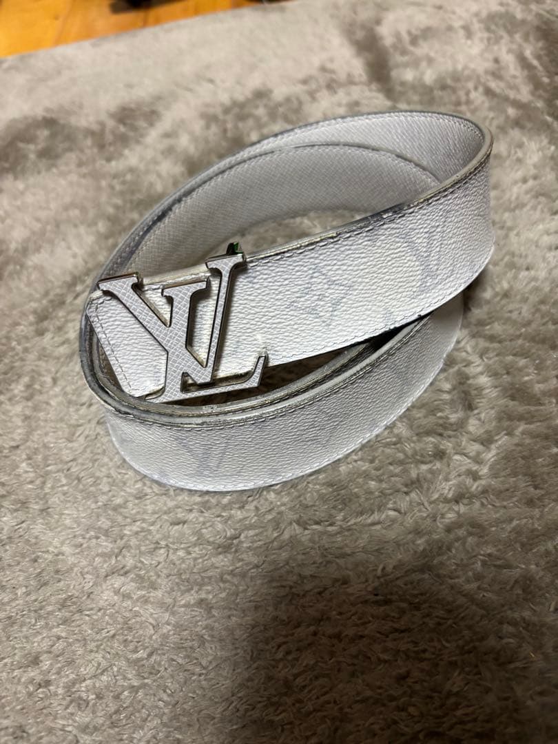 LOUIS VUITTON ベルト・LV イニシャル 40MM ぽんぽんた