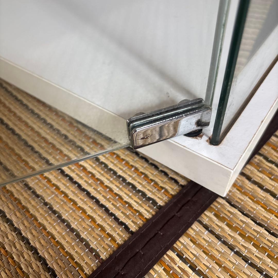 イケヤ　ガラスコレクション棚