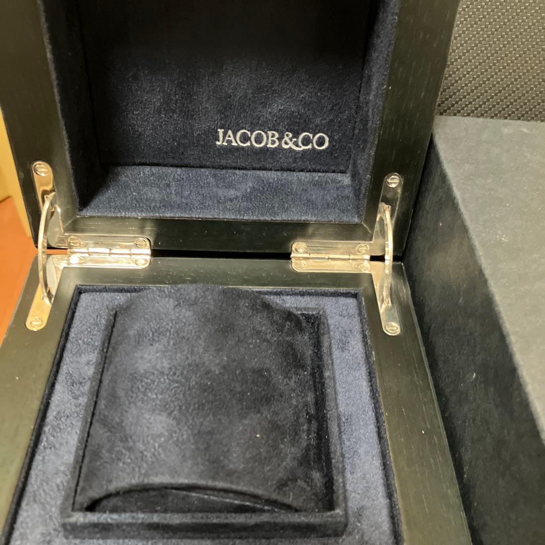 Jacob & Co. ロゴ入りボックスとマニュアル