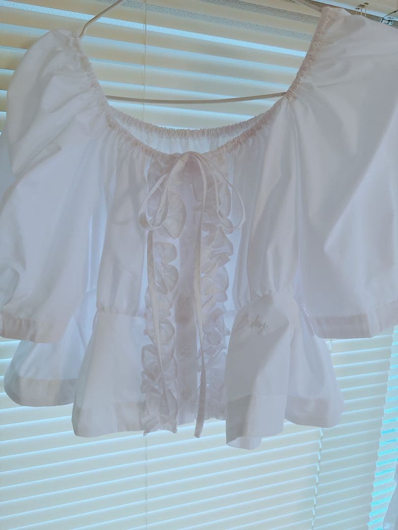 トップス Biby CYNTHIA CROPPED BLOUSE