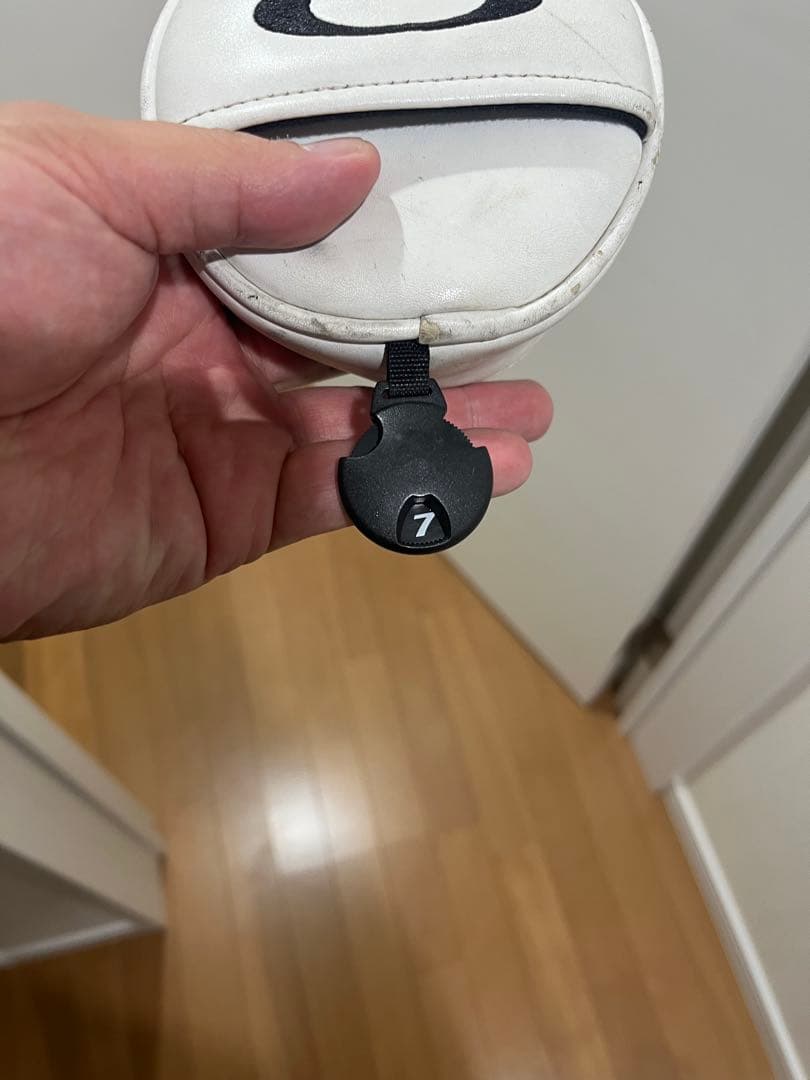 OAKLEY ゴルフバッグ・キャディバッグ ホワイト　ヘッドカバー付き