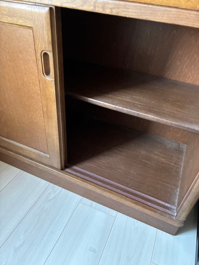 カリモク家具　食器棚　引き戸　karimoku