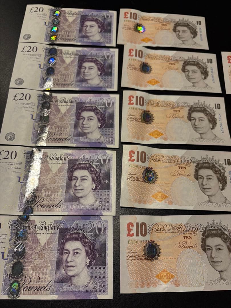 イギリス旧紙幣　￡20×5枚・￡10×11枚・￡5×1枚　エリザベス女王