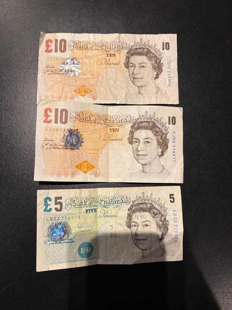 イギリス旧紙幣　￡20×5枚・￡10×11枚・￡5×1枚　エリザベス女王