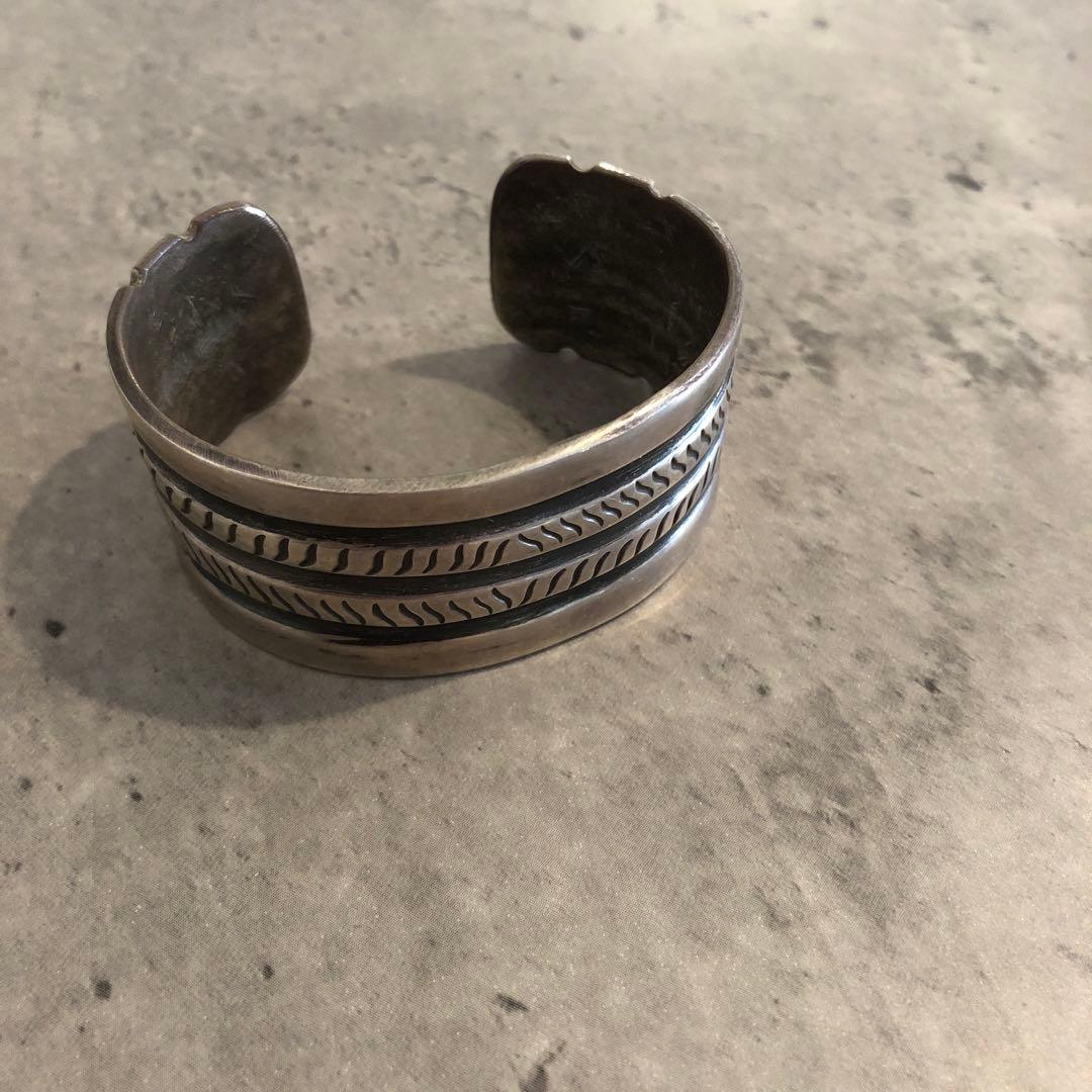 アクセサリー JONA THAN DAY CONTEMPORARY BANGLE