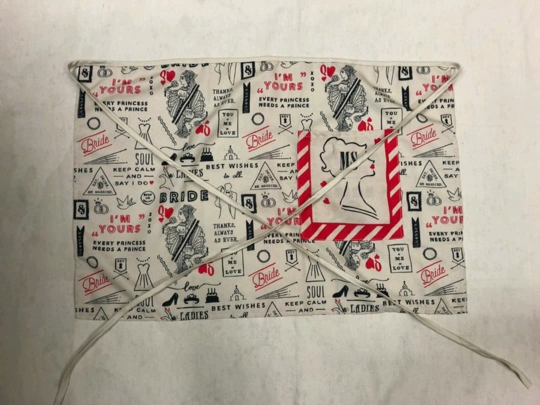 総柄　プリント　ラップ　エプロン　個性的　珍品　トランプ　女　メッセージ　白　赤