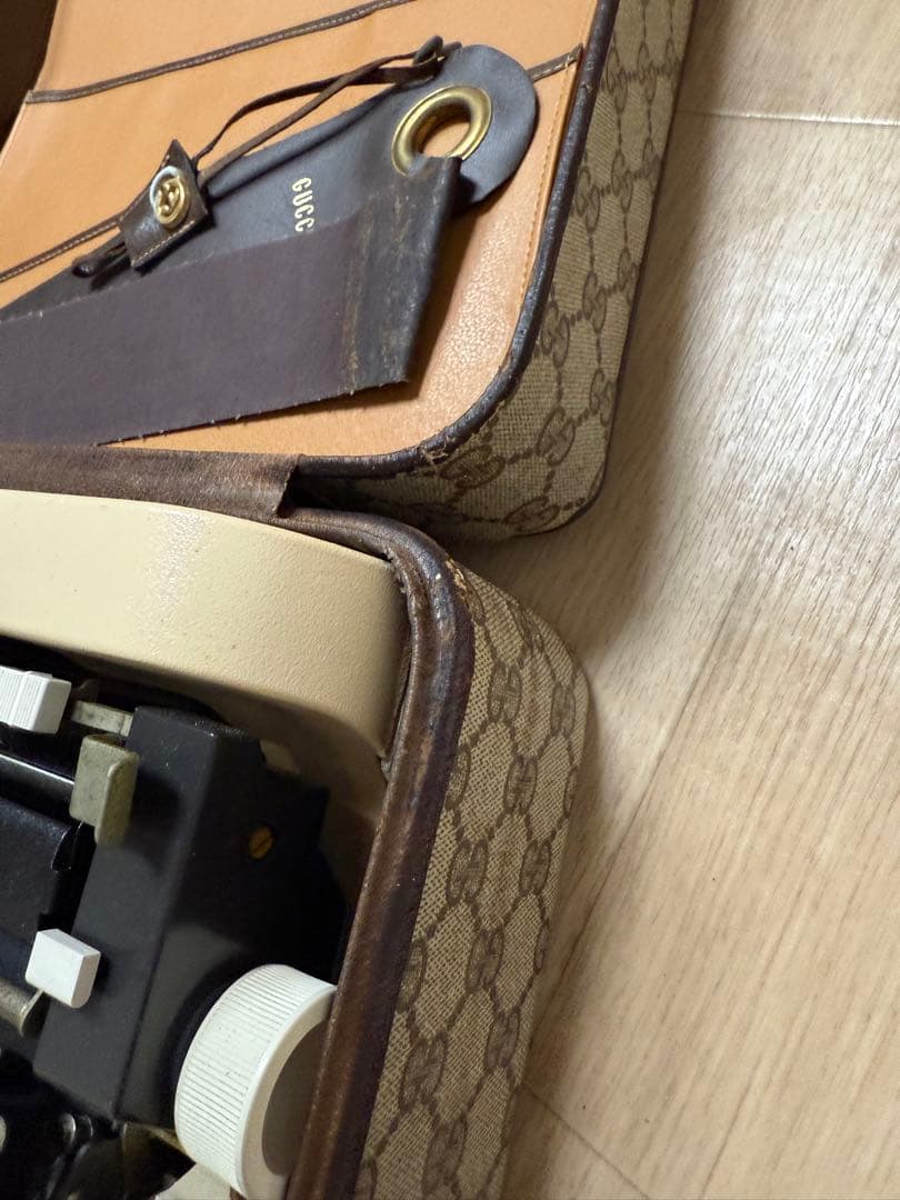 Gucci グッチ　オリベッティ　タイプライターLETTERA35