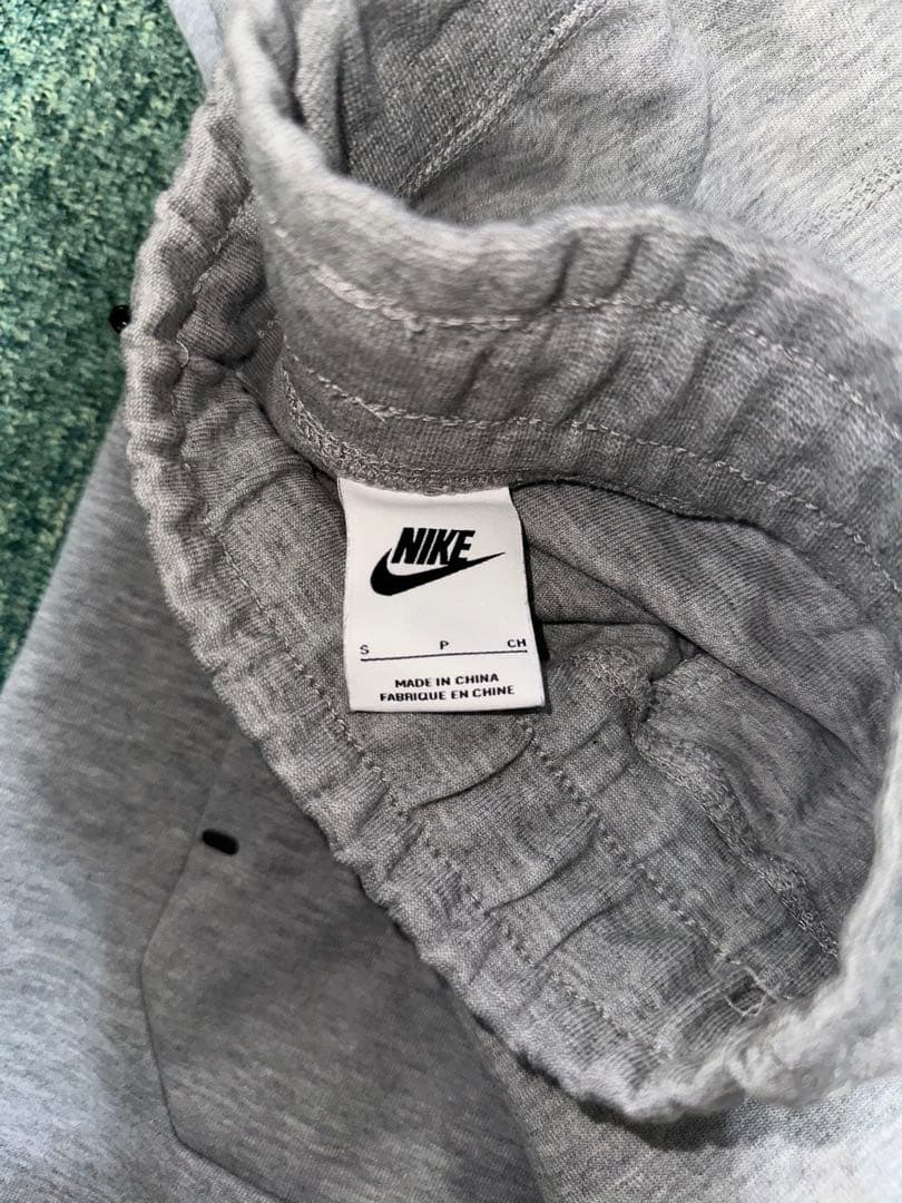 NIKE テックフリース　旧型 S