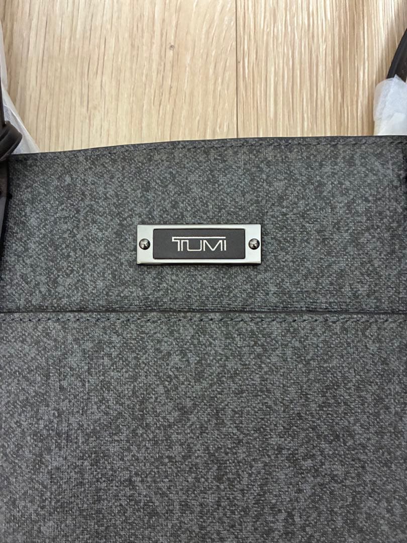 TUMIトートバッグ。