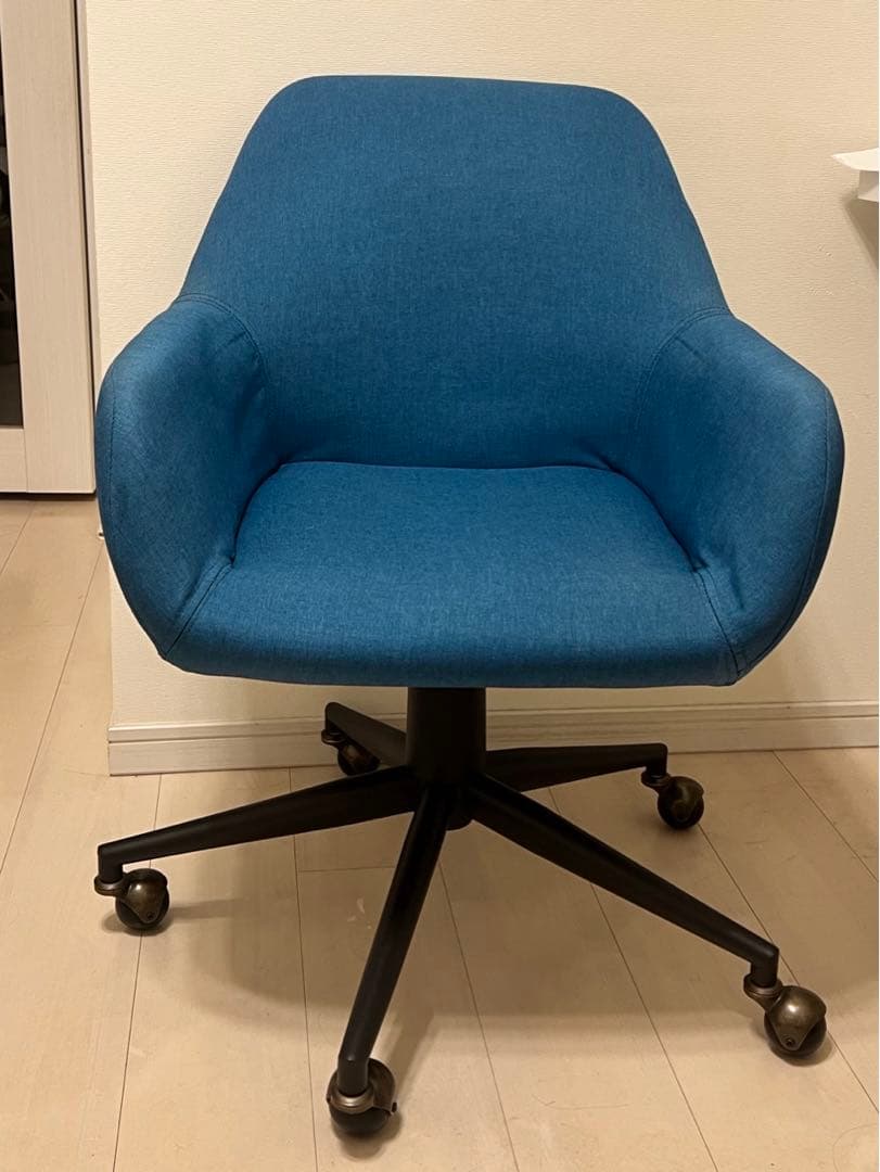 キャスター付きチェアー