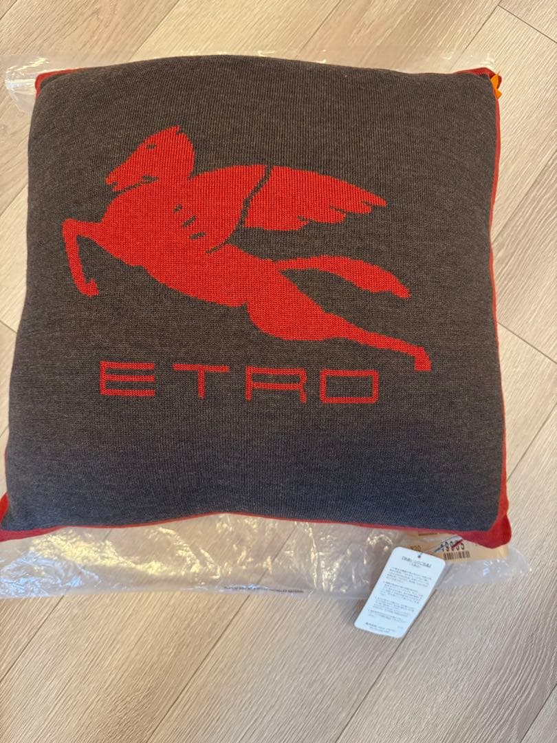 ETRO クッション 馬のロゴ グレーと赤