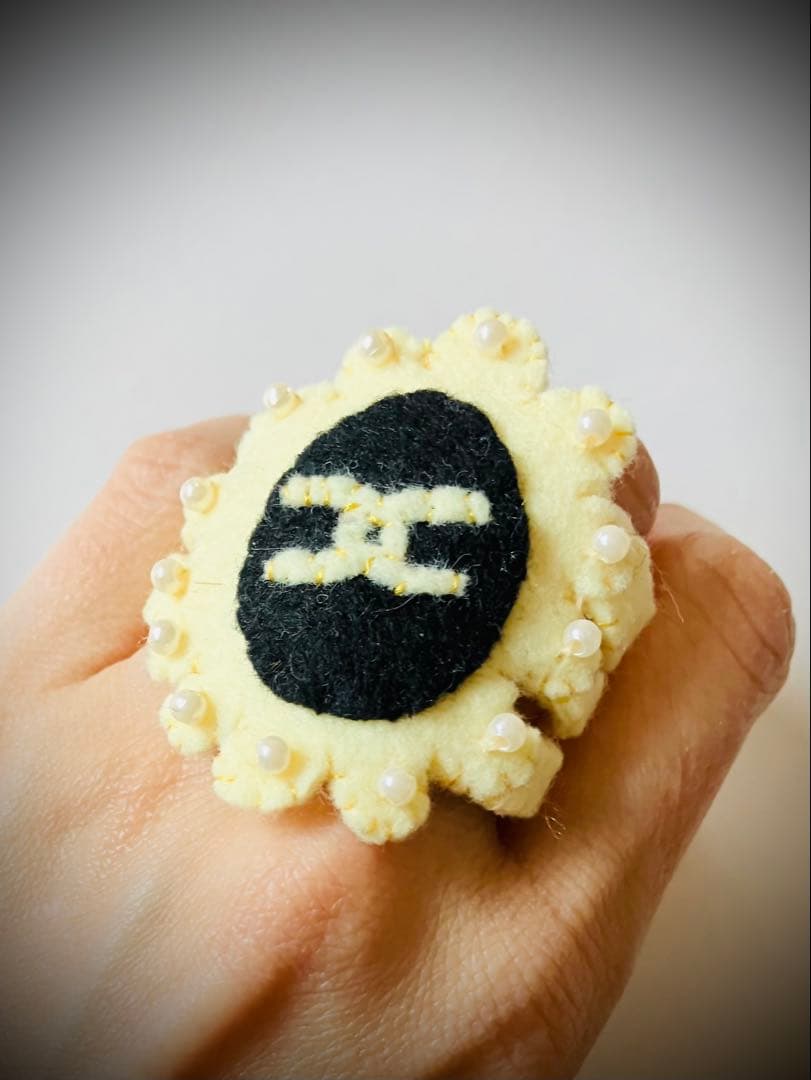 yuri hasegawa 長谷川有里さん ○ャネルリング フェルト製 1点もの