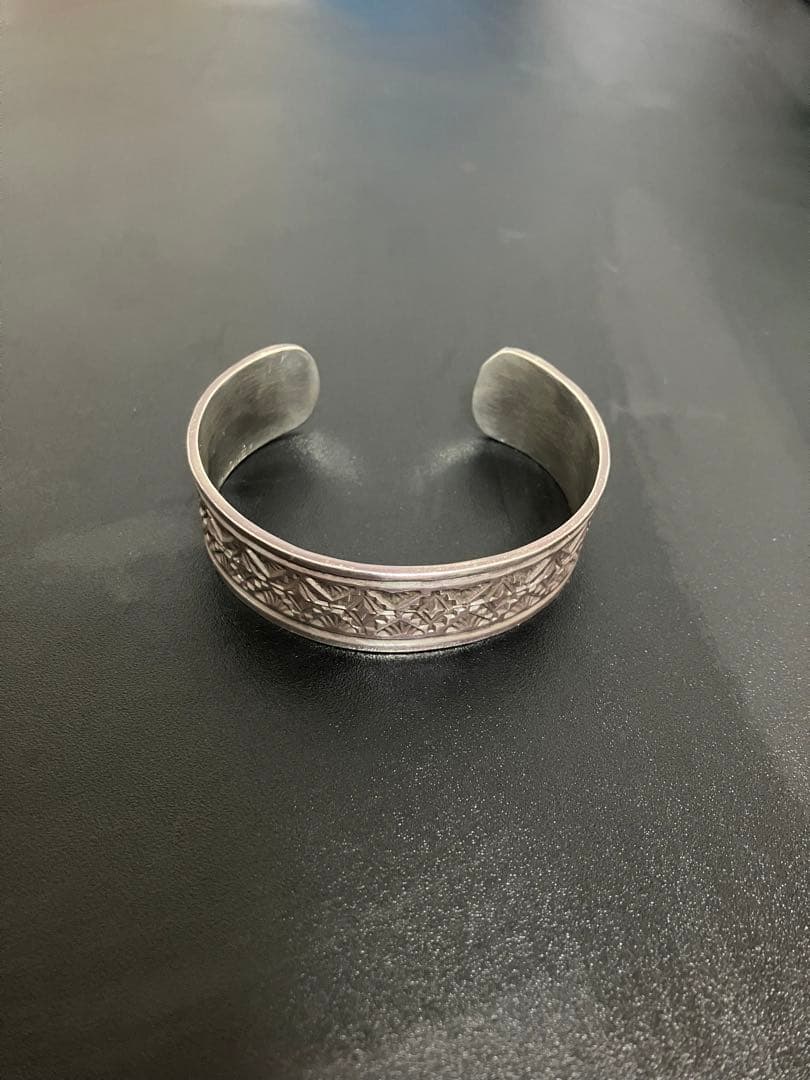 【ナバホ族】【インディアンジュエリー】MALONEY シルバー バングル