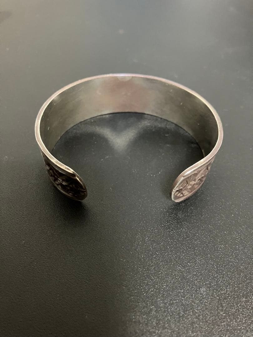 【ナバホ族】【インディアンジュエリー】MALONEY シルバー バングル