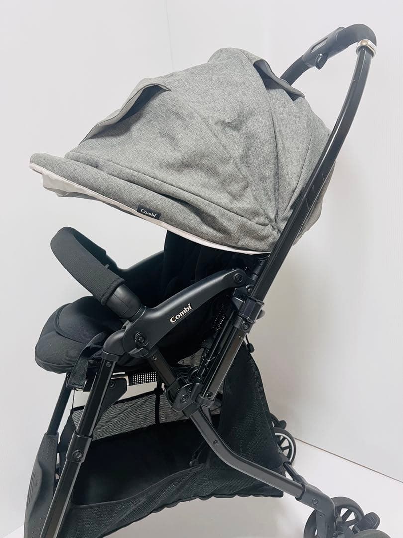 美品 Combi スゴカルα Light エッグショック AX フェザーグレー