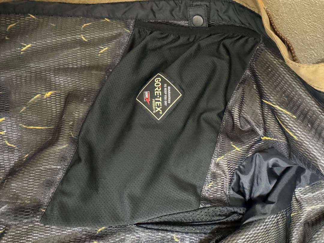 VOLCOM スノーボードウェア ジャケット（GORE-TEX）とパンツセット