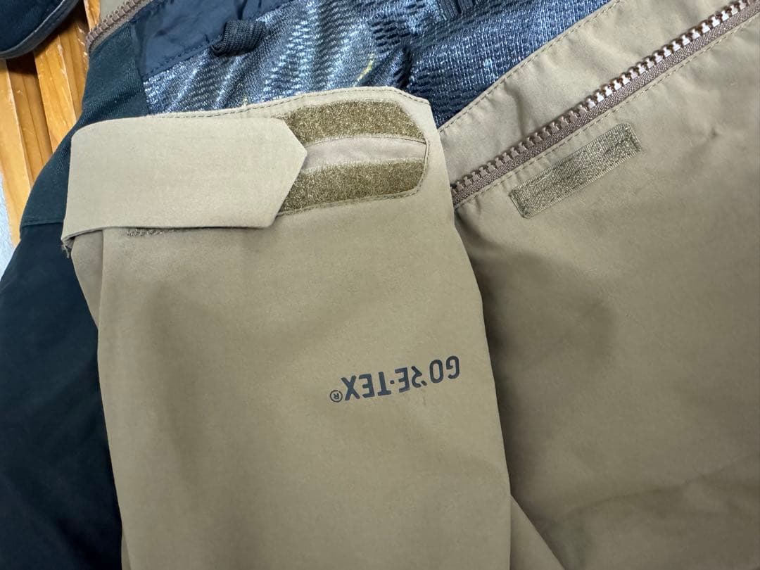 VOLCOM スノーボードウェア ジャケット（GORE-TEX）とパンツセット