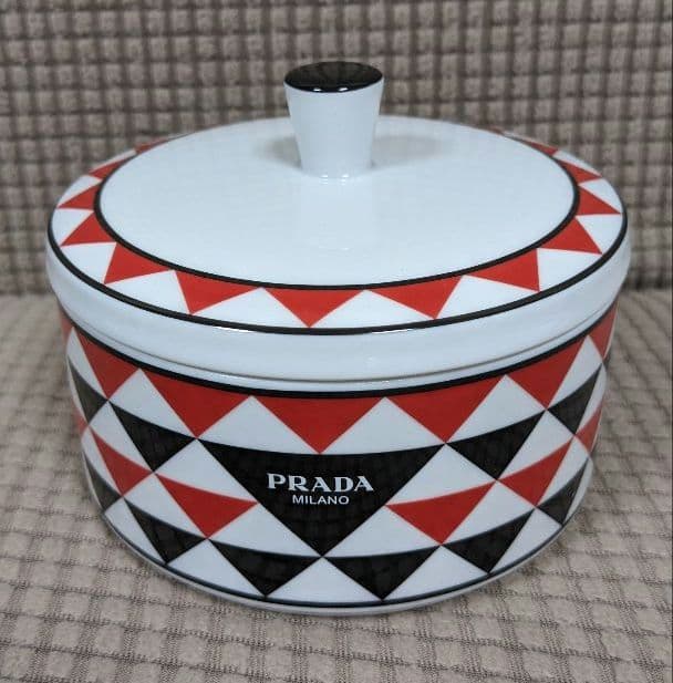 PRADA　ジュエリーボックス♪　ポーセリン　　箱あり　新品未使用　陶器