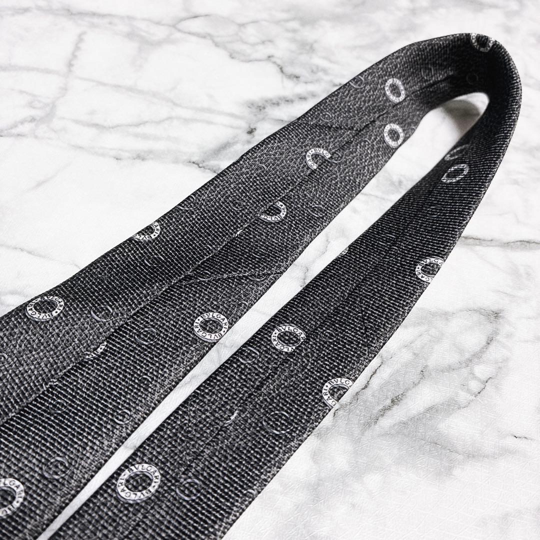 ✨極美品✨BVLGARI ブランド象徴の大人気リング柄　シルバー　ネクタイ