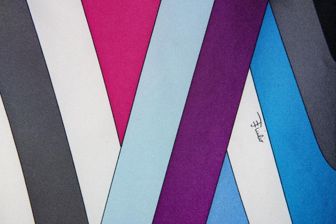 未使用　EMILIO PUCCI シルクスカーフ