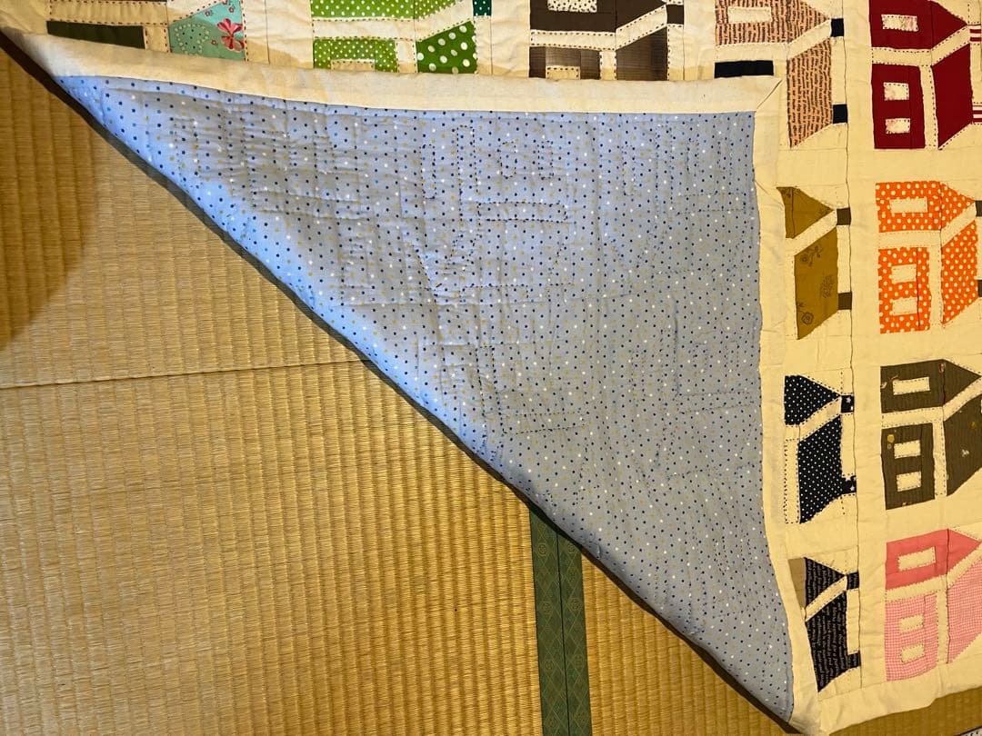 値下げ！手縫いパッチワーク　ハウス柄 ベッドカバー大サイズ200×113㎝