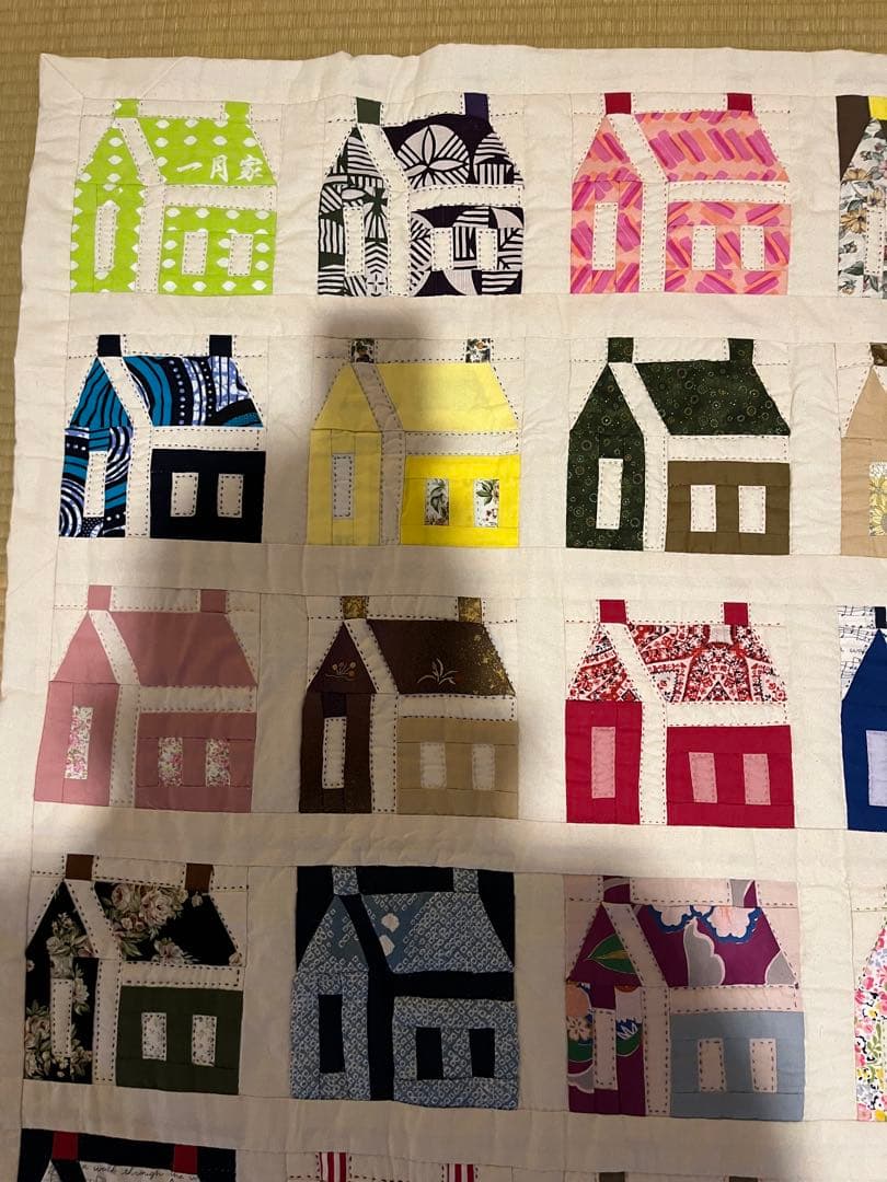 値下げ！手縫いパッチワーク　ハウス柄 ベッドカバー大サイズ200×113㎝