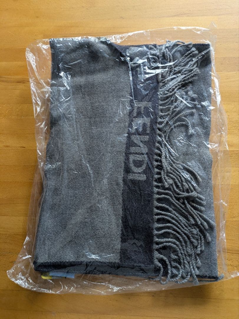 FENDI ダークグレー ×ネイビー　マフラー フリンジ付き