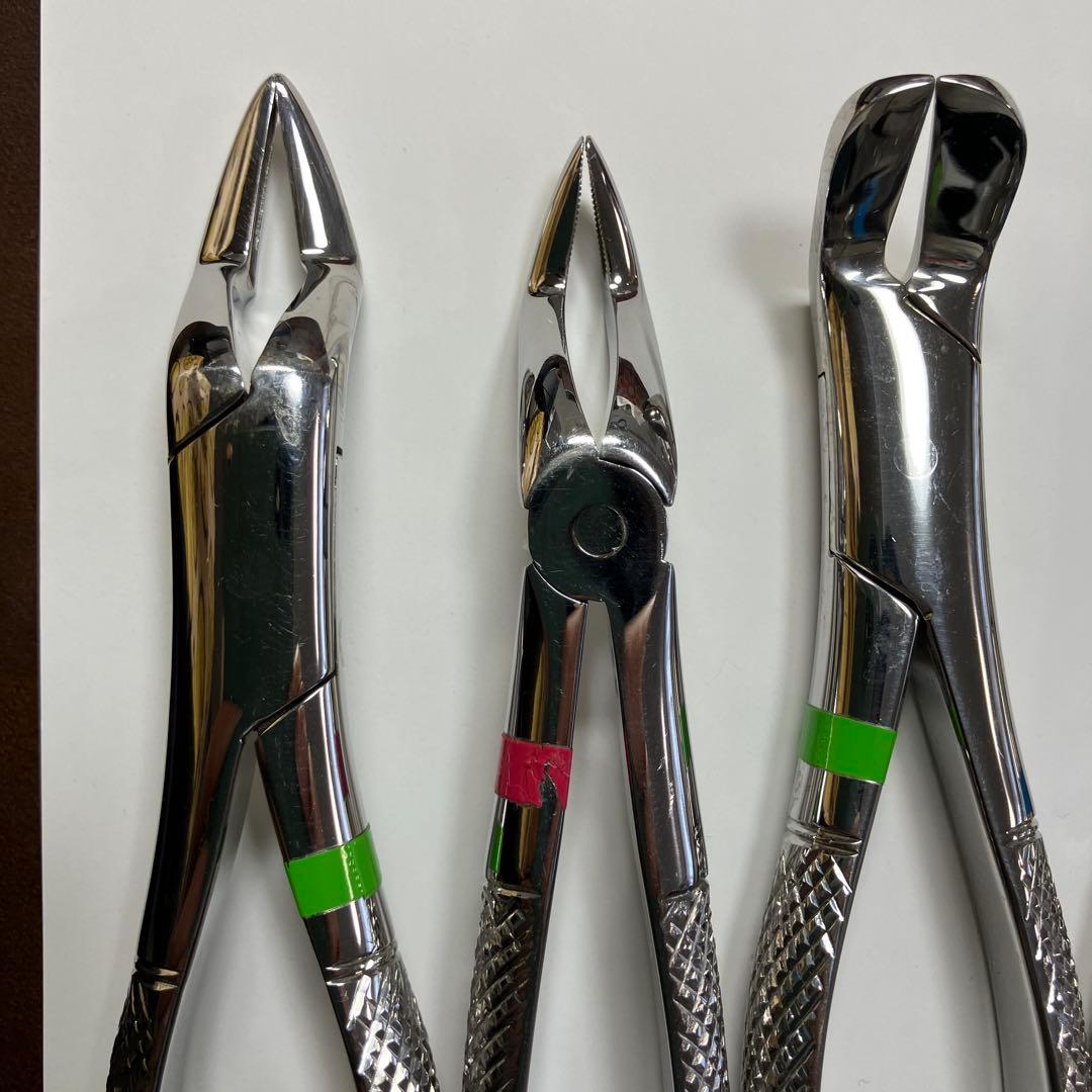 鉗子　【歯科医院】