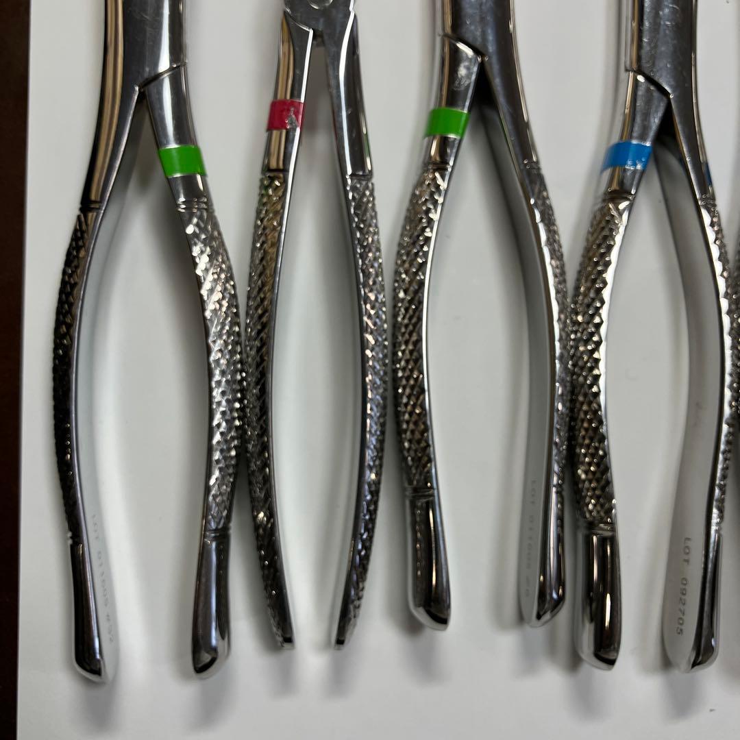 鉗子　【歯科医院】