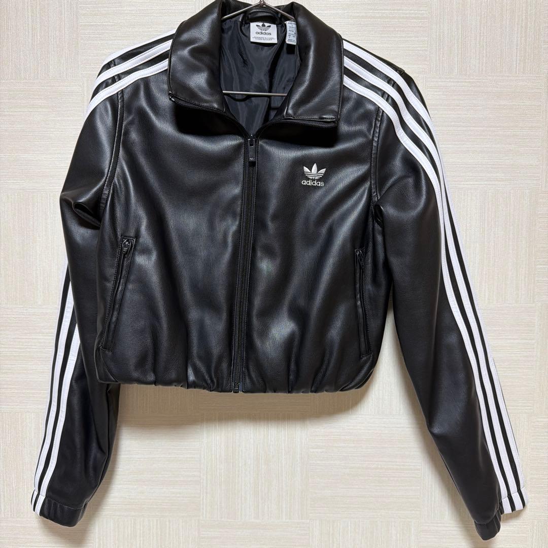 adidas ジャケット　レディース