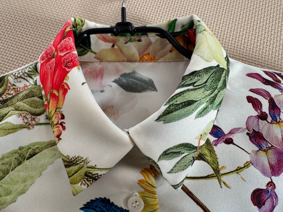 ロイスクレヨン、デインティフラワーシャツ